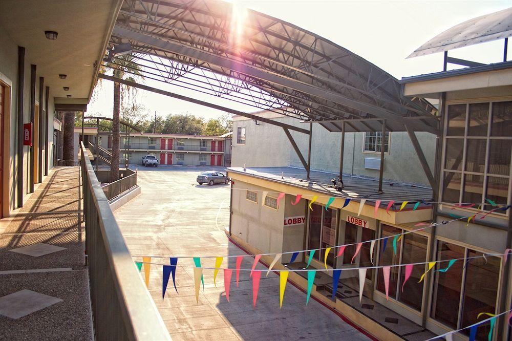 Whispering Palms Inn Del Rio Εξωτερικό φωτογραφία