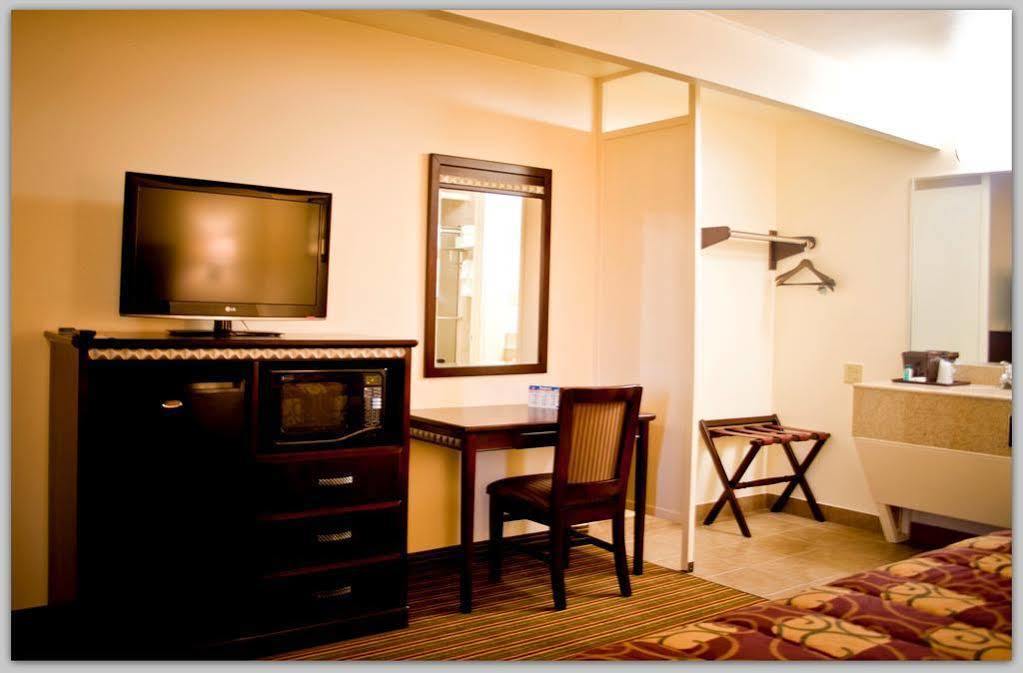 Whispering Palms Inn Del Rio Εξωτερικό φωτογραφία